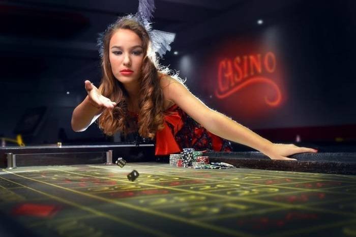 Studio live dealer blackjack neng4d slot dengan kamera multi-sudut dan interface taruhan real-time